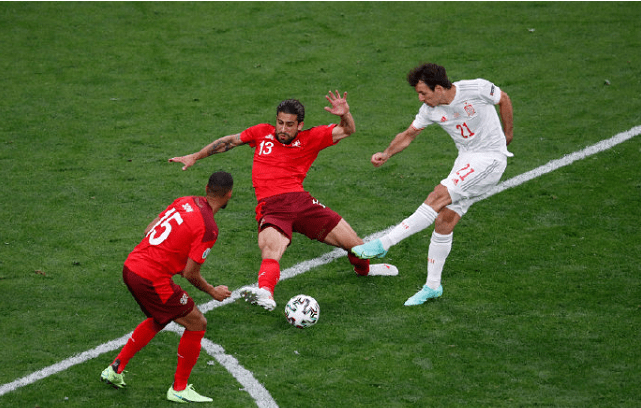 西班牙3-2力克瑞士,小组第一胜算尽在掌握 西班牙3-2力克瑞士,小组第一胜算尽在掌握