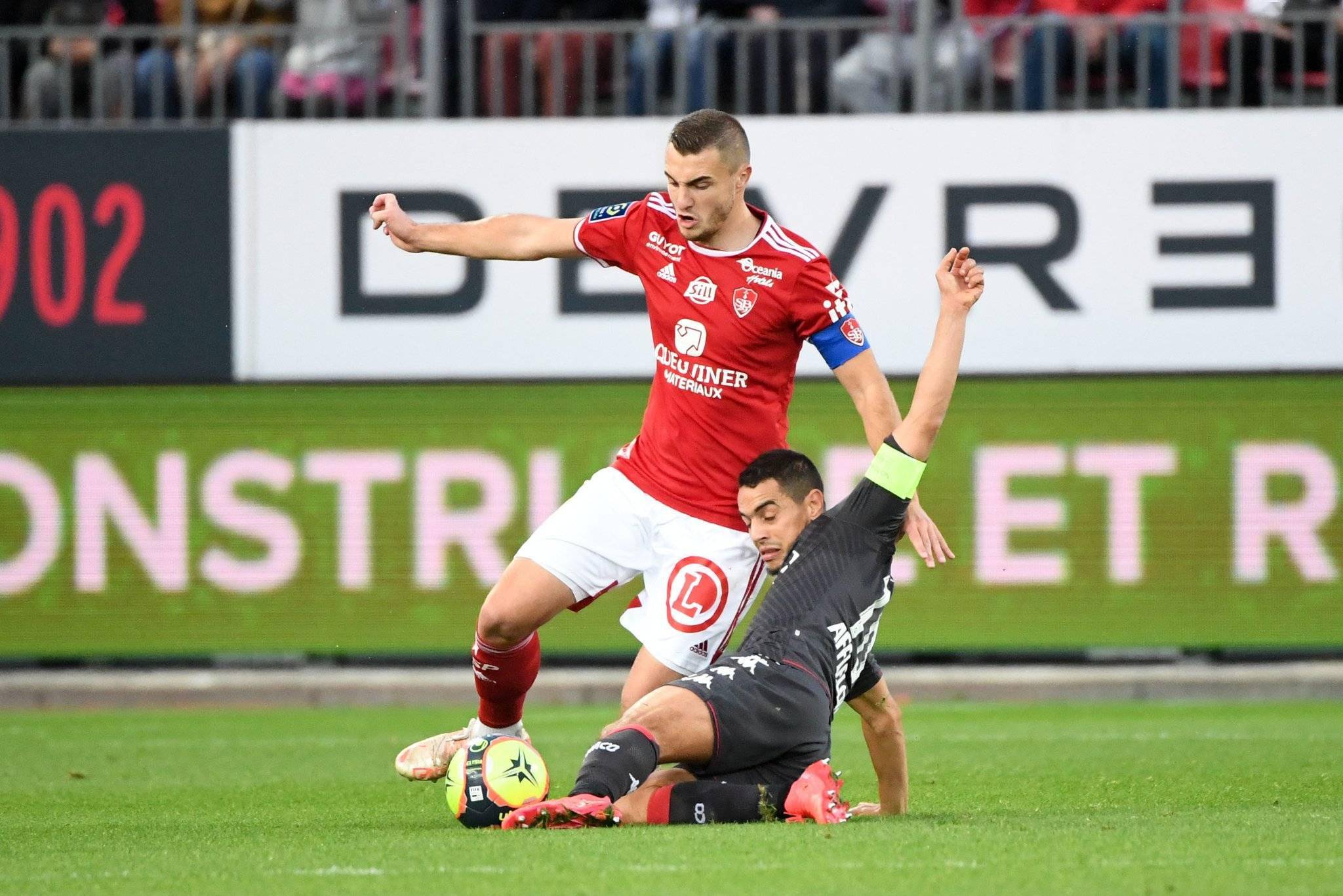 南特逼平布雷斯特,保级形势稍缓的简单介绍 南特逼平布雷斯特,保级形势稍缓的简单介绍