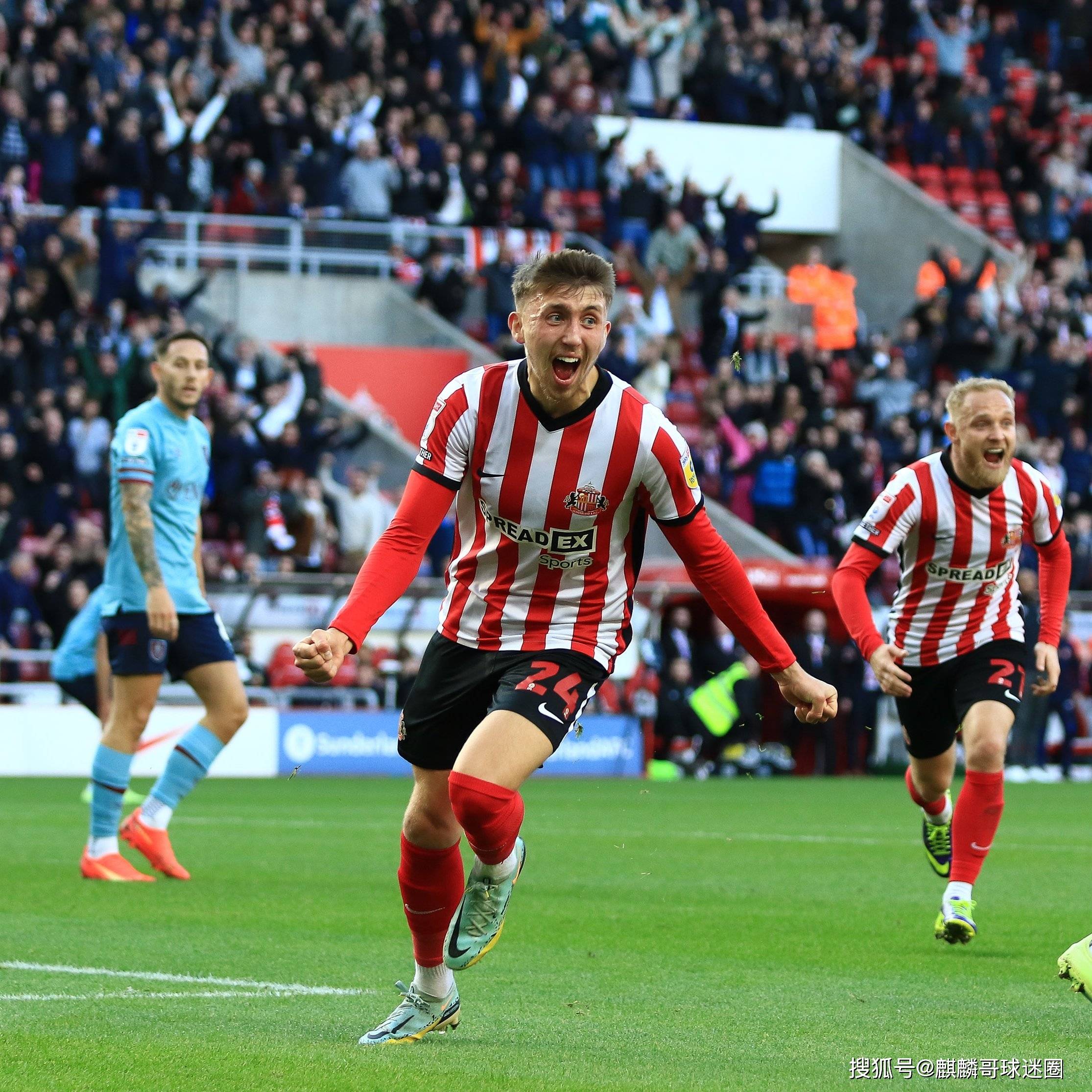 包含伯恩利中场状态神勇，助球队连胜的词条