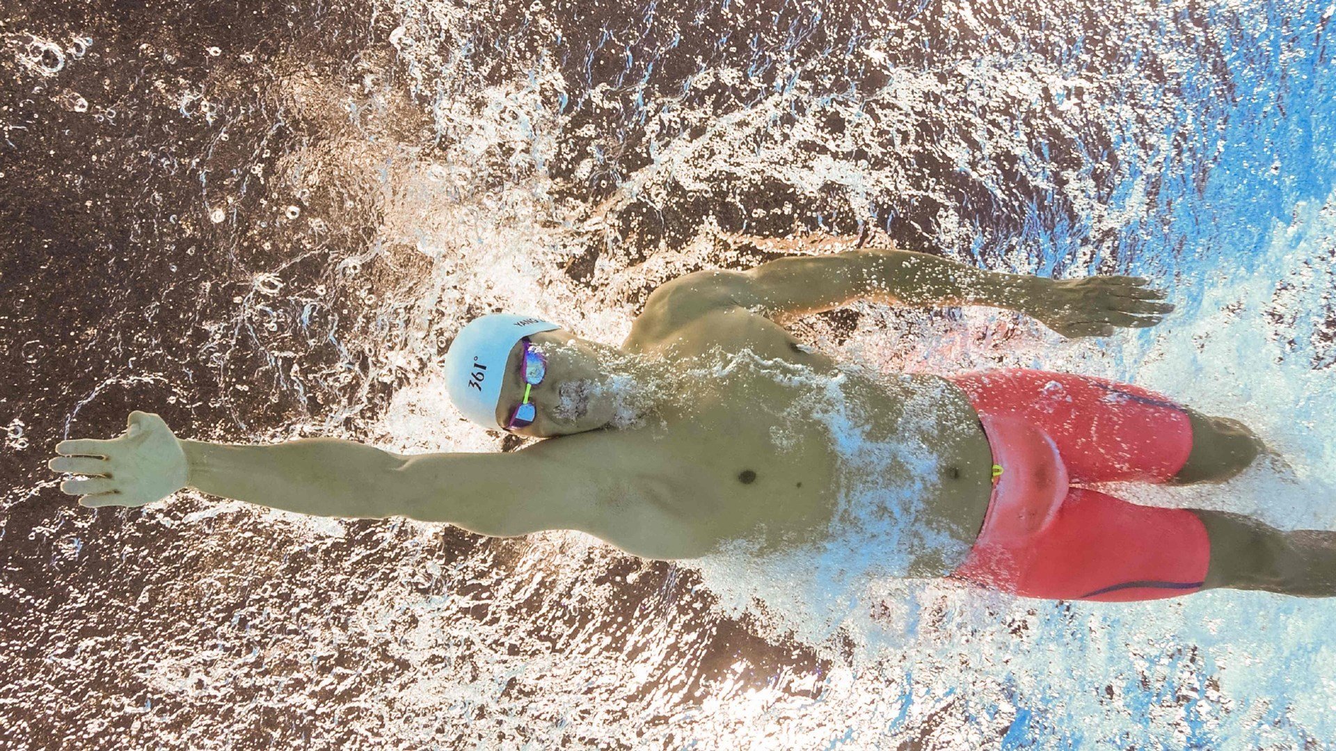 赛道上的隐形引擎，范弗利特如何点亮F1新赛季揭幕战之夜