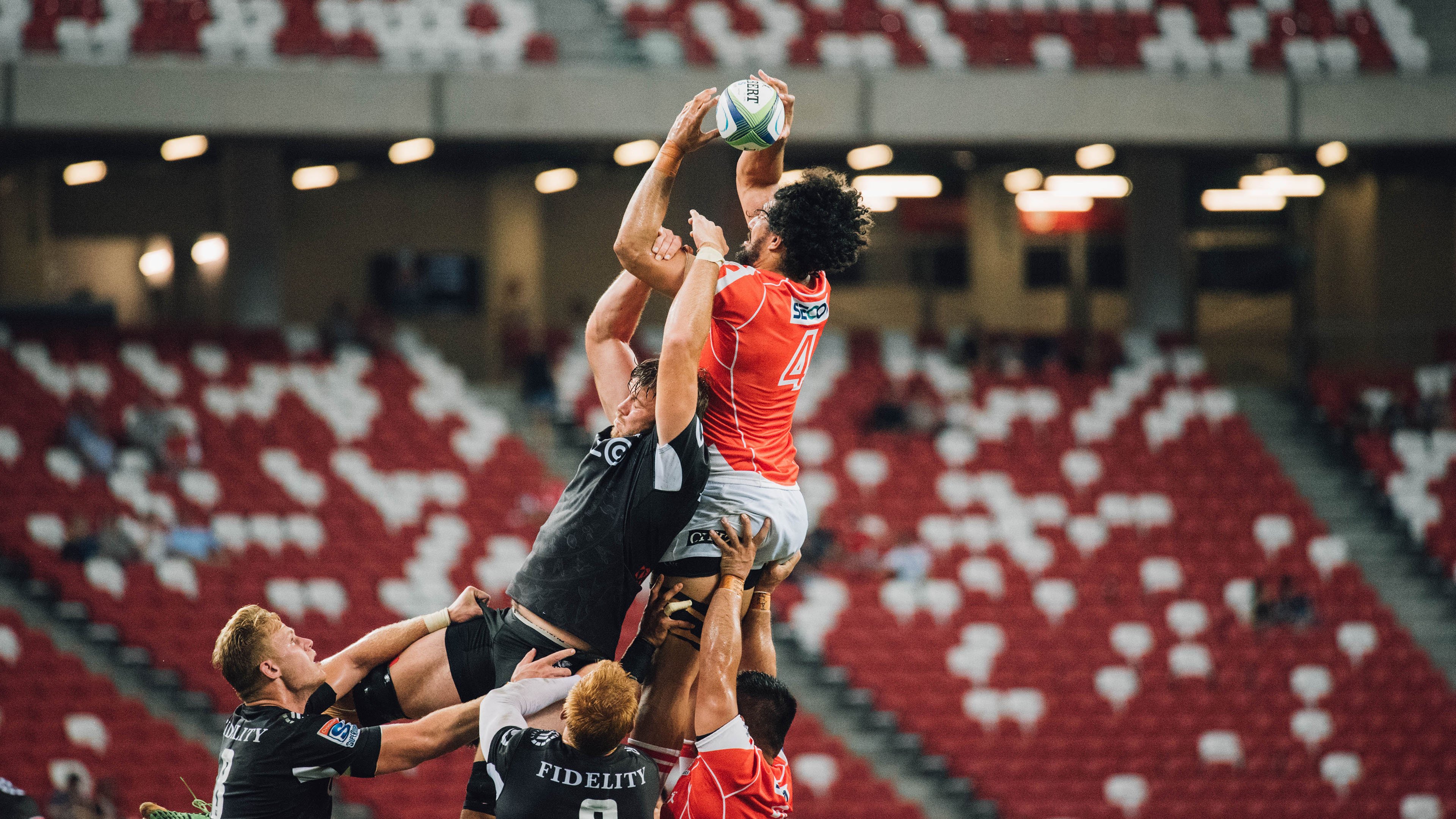 绝境中的引擎轰鸣，雷诺战术奇袭，维斯塔潘致命一击逆转红牛王朝